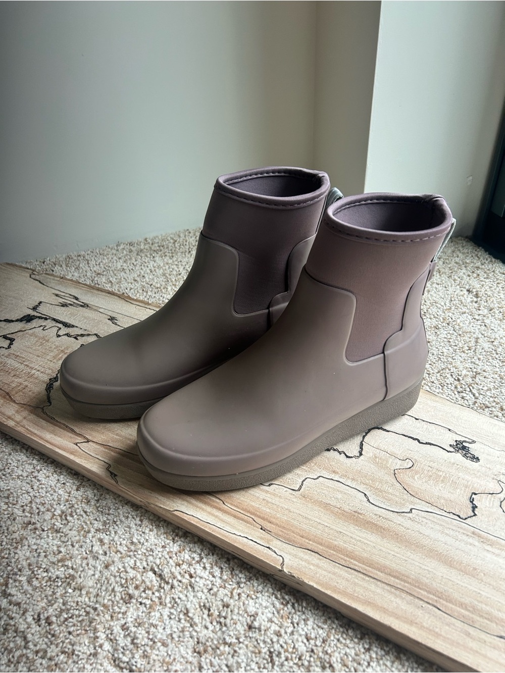 Hunter Mauve Taupe Neoprene Collar Ankle Rain Boots Short Bootie Size 6.5